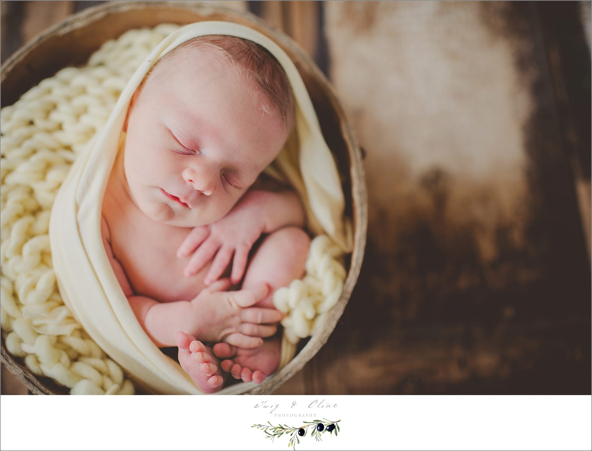 baskets, blankets, rustic, newborn photography session