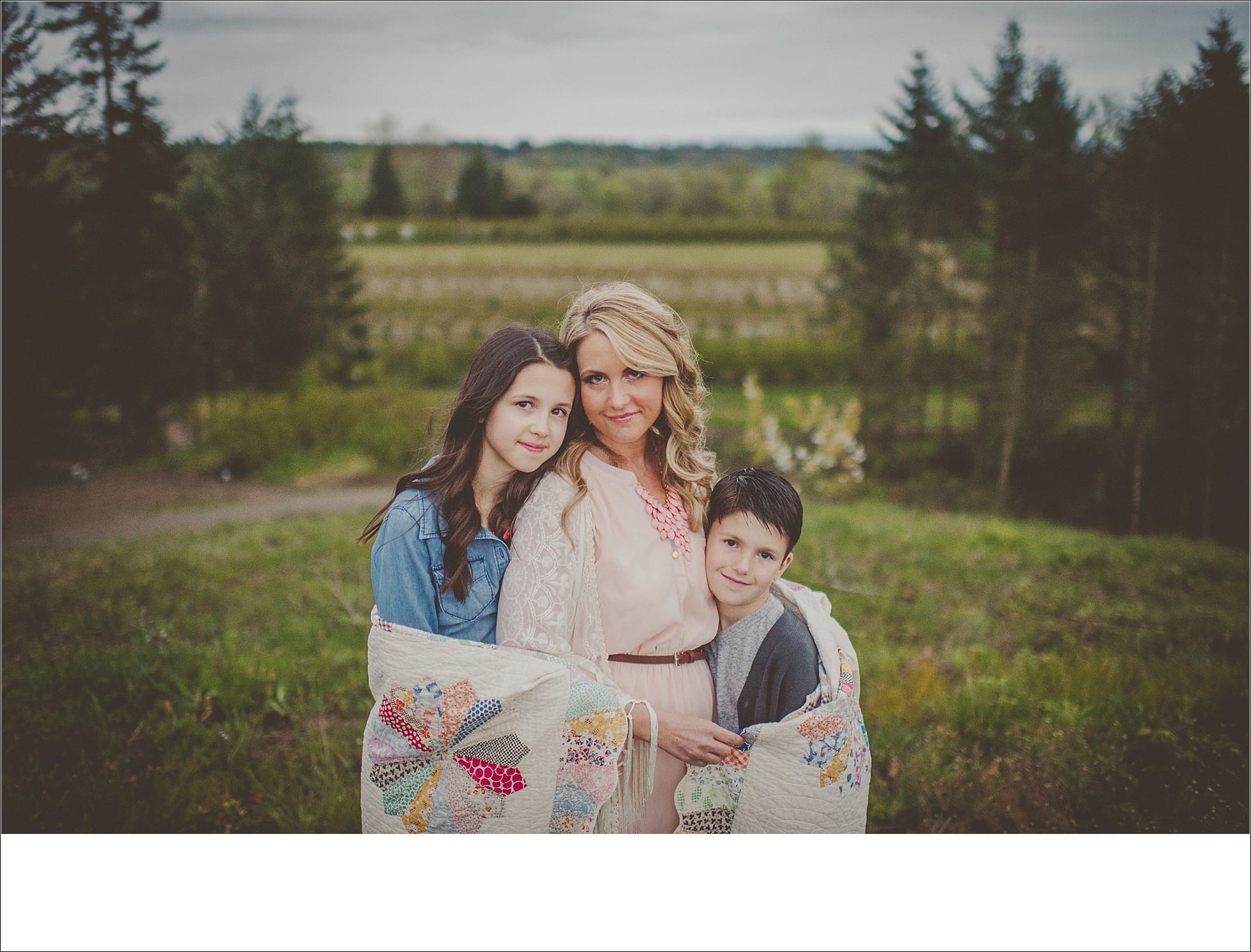 mom's and kids, blankets, outdoor sessions, families, siblings, brothers sisters, couples, Photography sessions