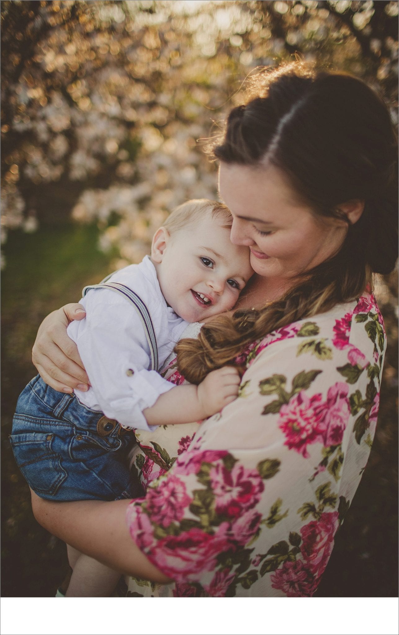 moms and sons, happy babies, happy moms, outdoor photography sessions, Olbrich gardens