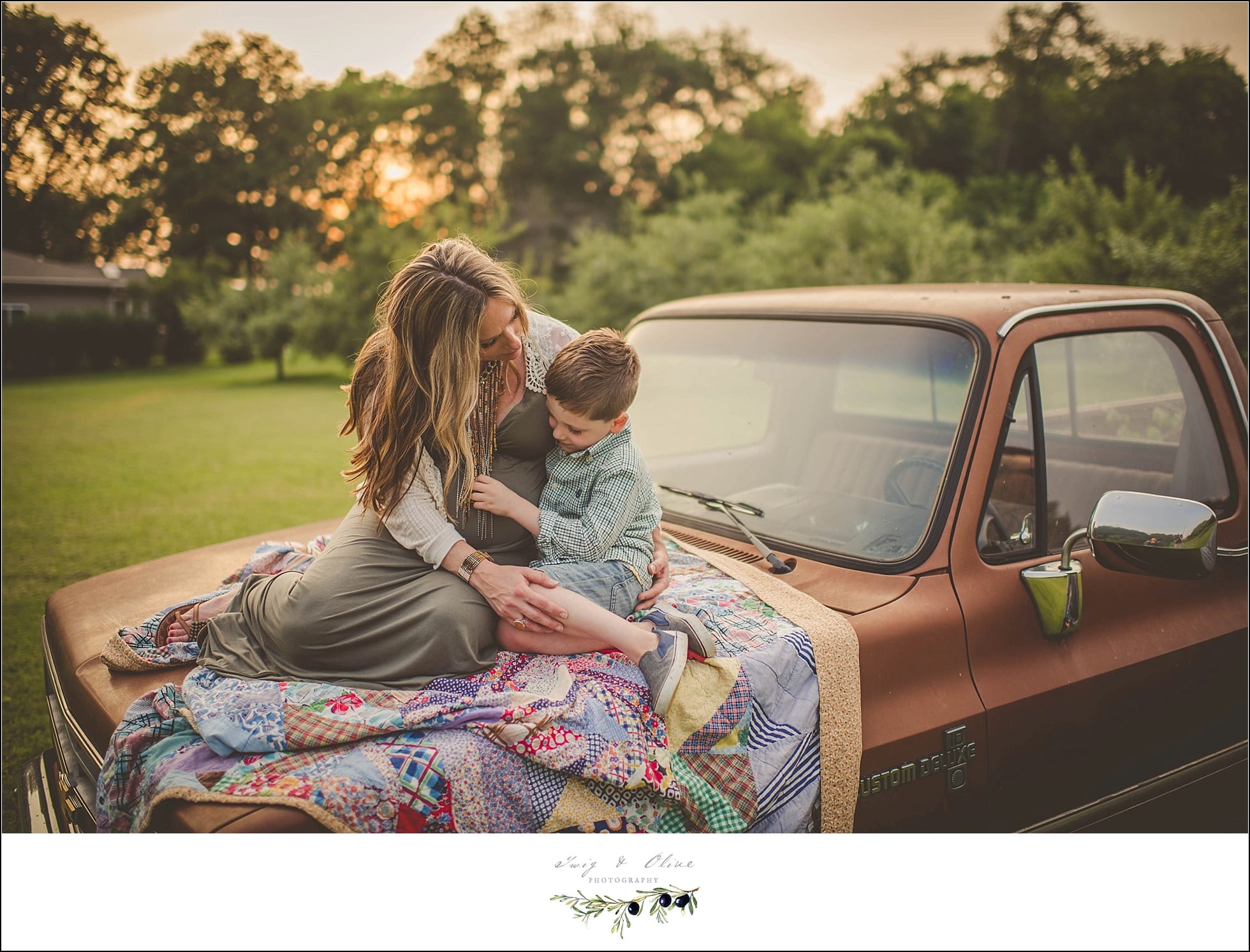 pickup backdrop, moms and sons, pregnant, maternity, family sessions