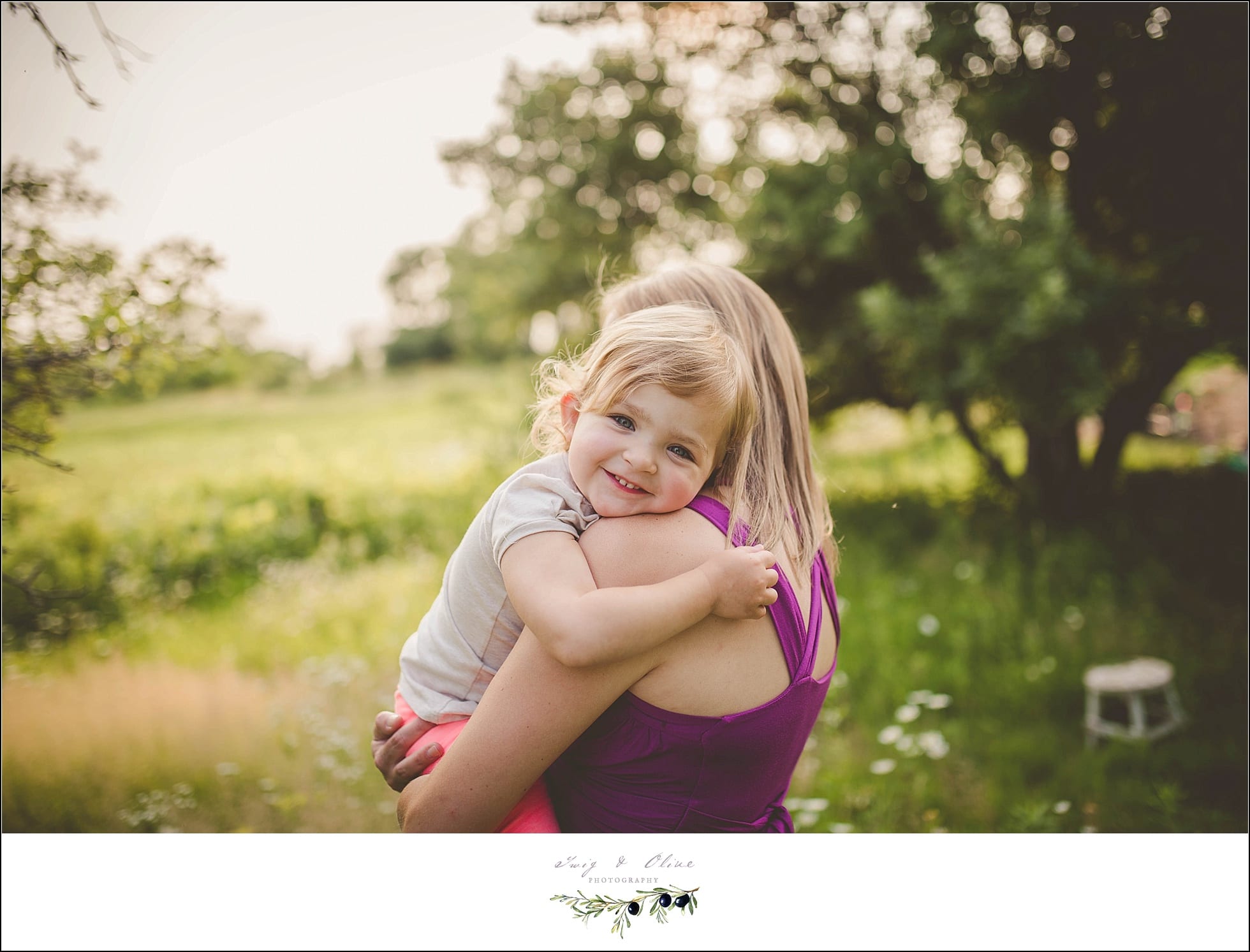 hugs, purple dress, moms and daughters, maternity session, family session 