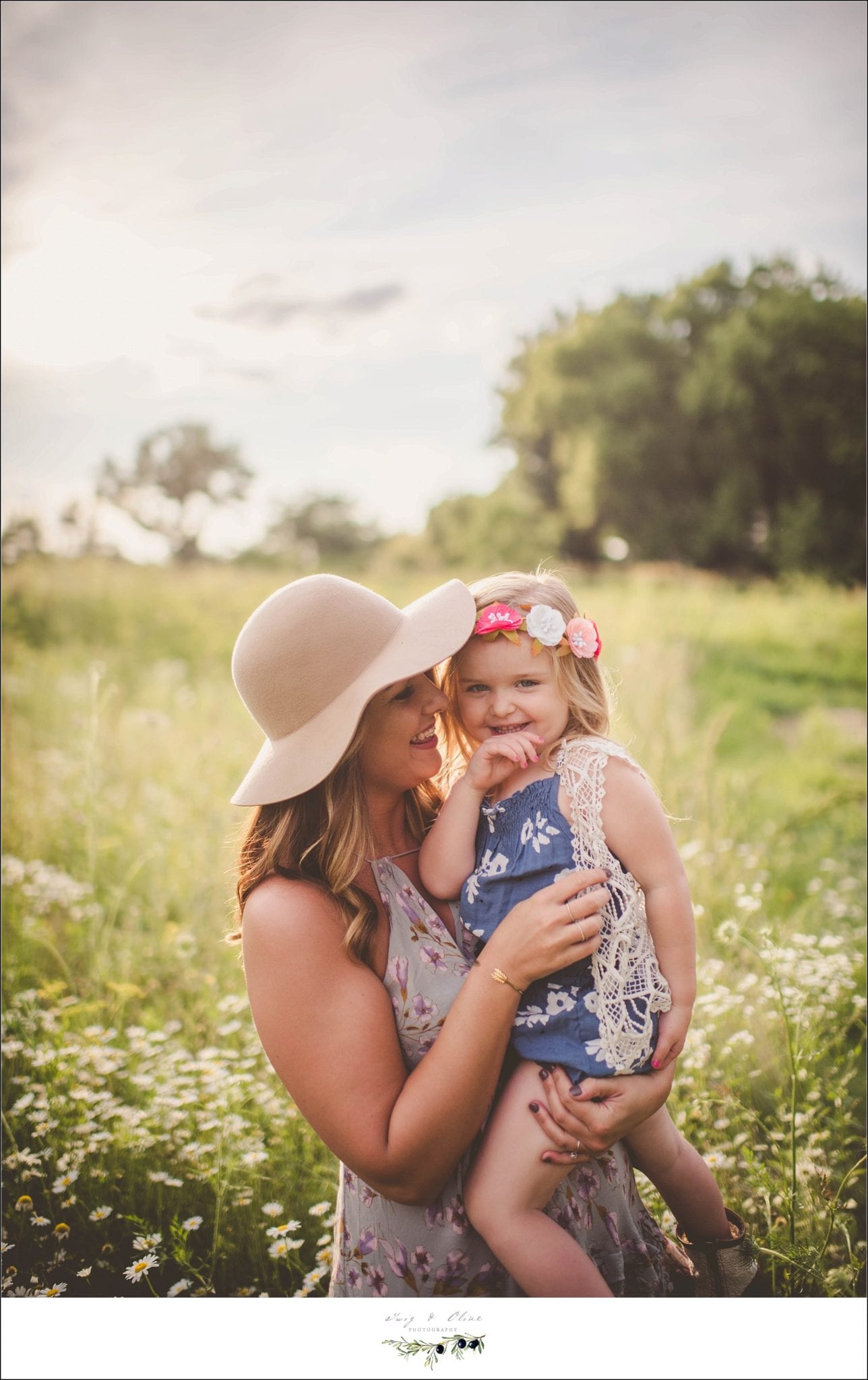moms and daughters, prairie grass, outdoor sessions