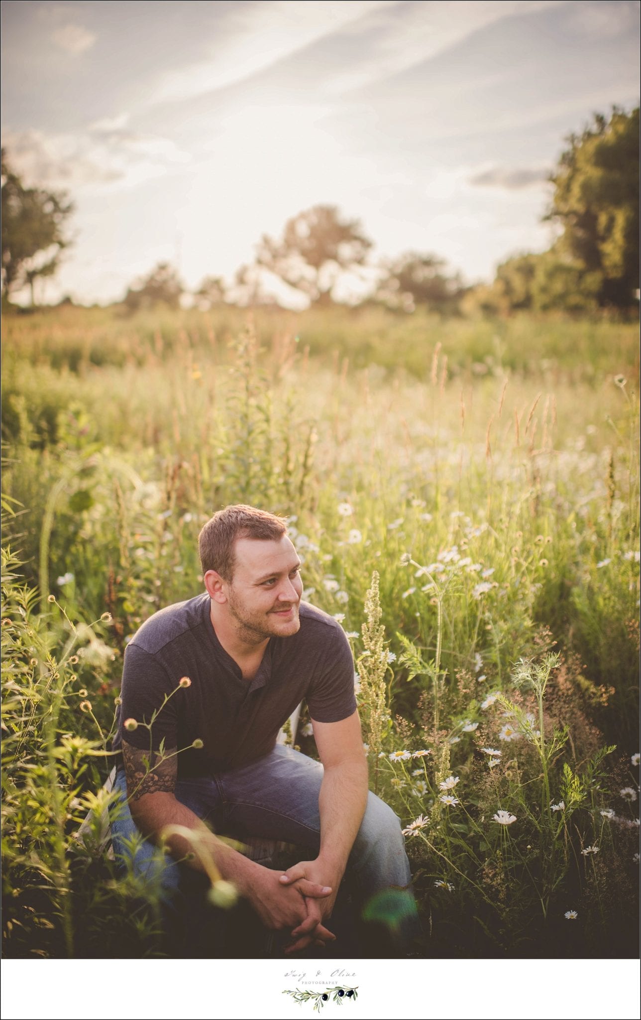 prairie grass, outdoors, blue jeans, blue shirt, family sessions