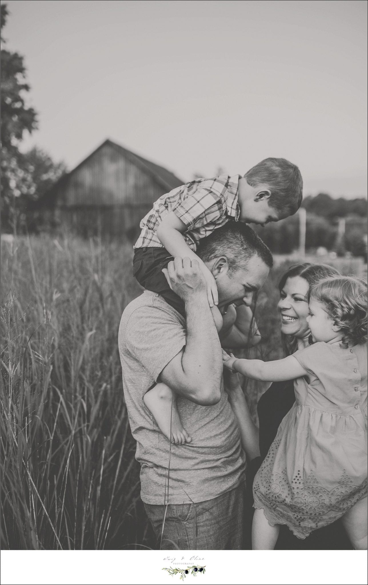 black and white family sessions