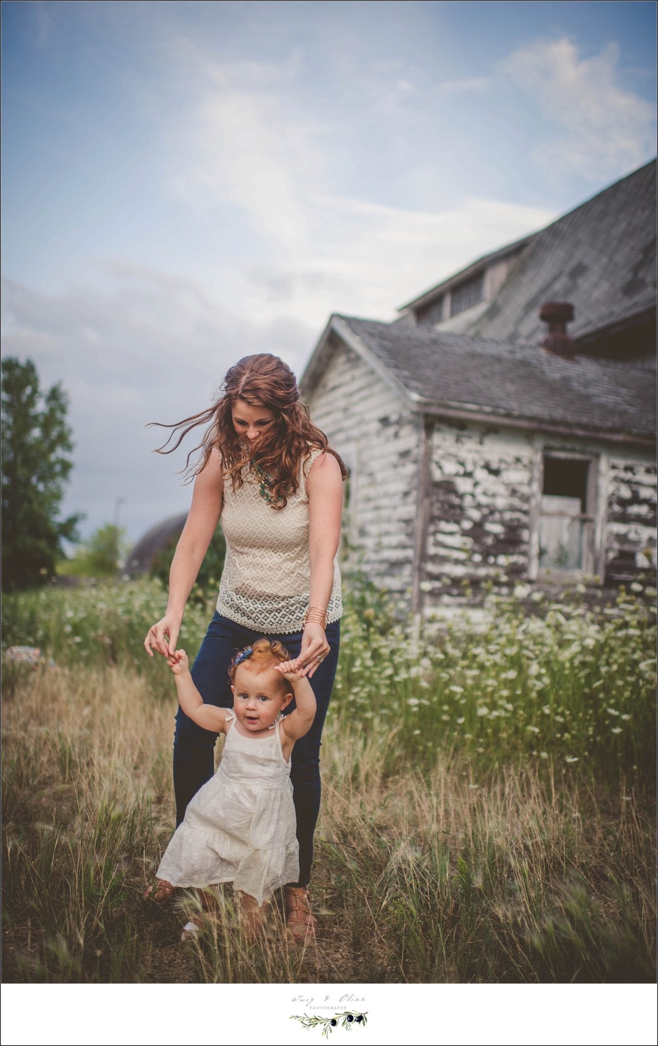 moms and daughters, rustic house